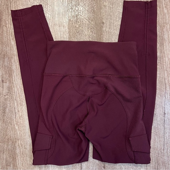 Lululemon • Trail Trekker High-Rise Tight 25" in Cassis Size 2 - Picture 4 of 13